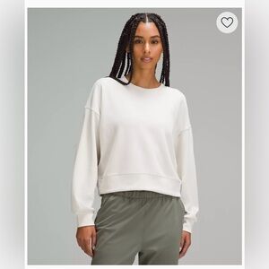 Soft Stream Perfectly Oversized Crop Crew *Softstreme in White Opal